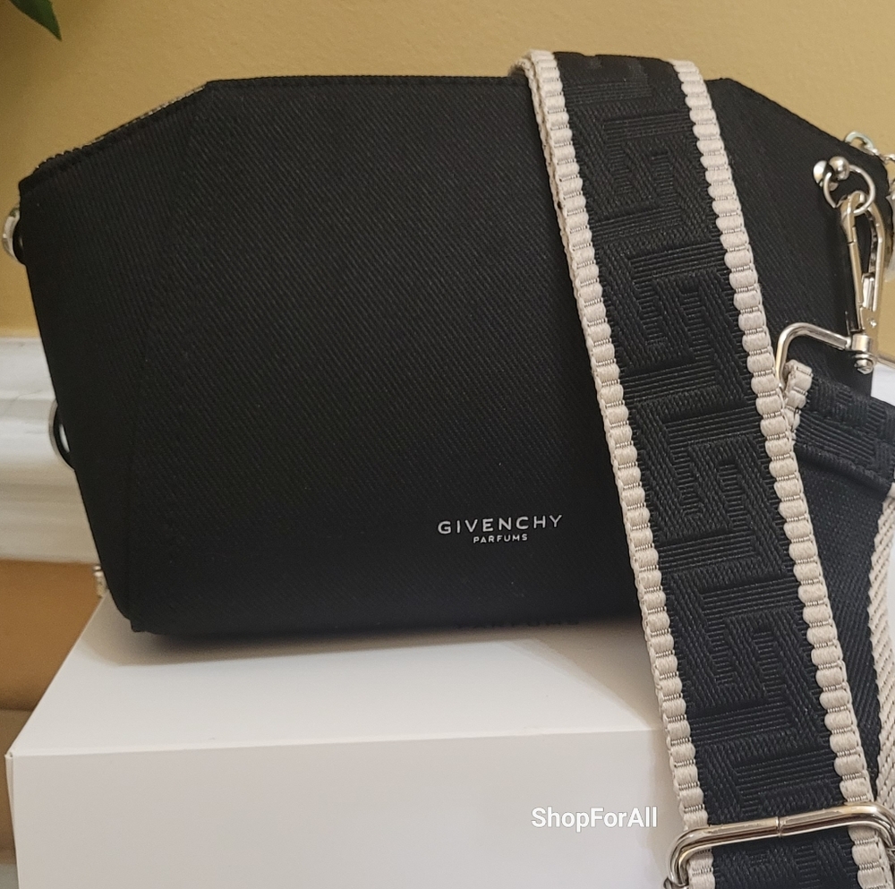 - Givenchy - Picture 6 of 15